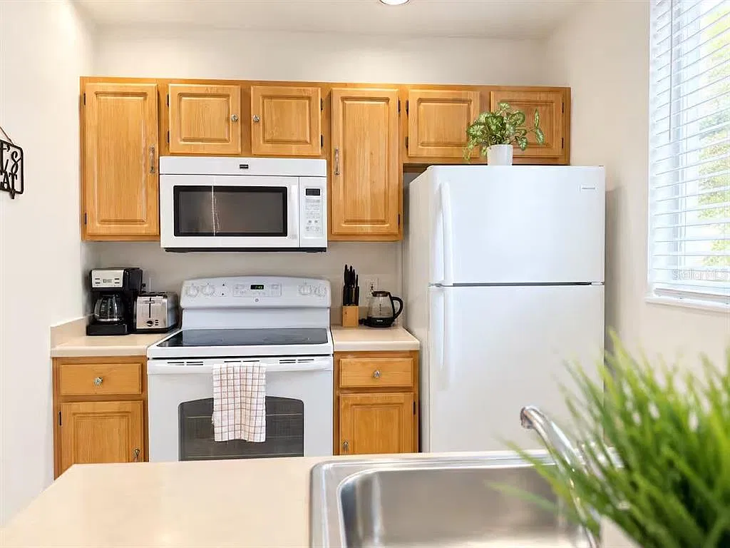 4 bed, 3.0 bath, 1470 sqft, $1,990 — Photo 4