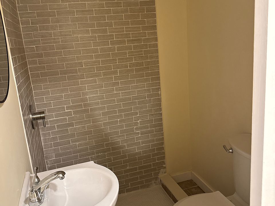 2nd image of 1510 Llanwellyn Ave #1