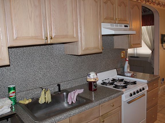 5th image of 1642 Creston St