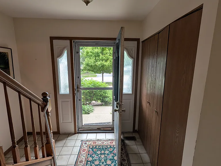 410 Orleans Ave — Photo 3