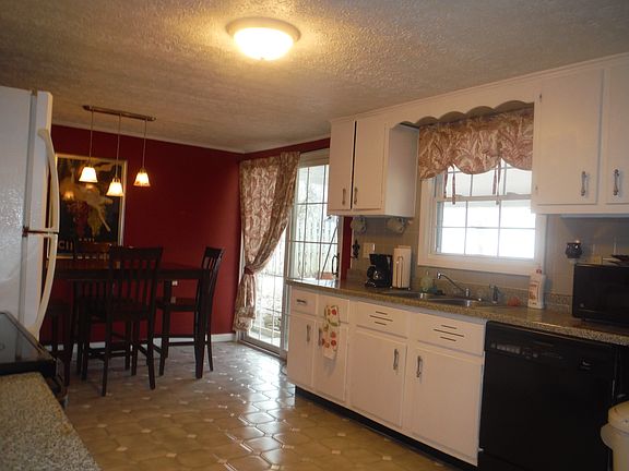 4th image of 4409 Charles Dr