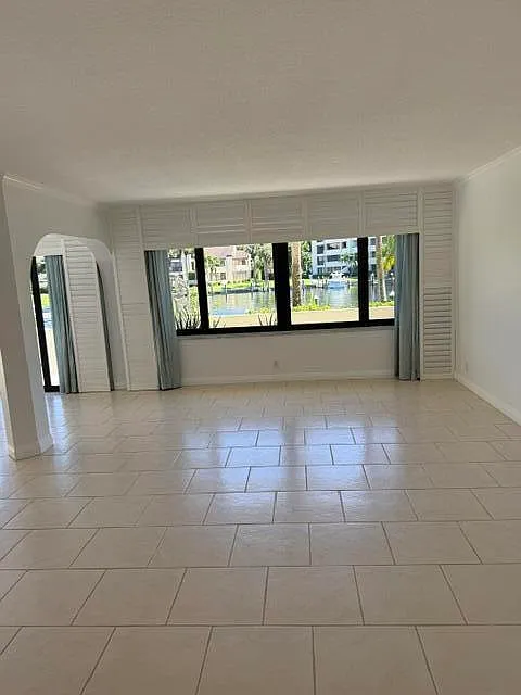 3 bed, 3.0 bath, 2580 sqft, $6,000 — Photo 3