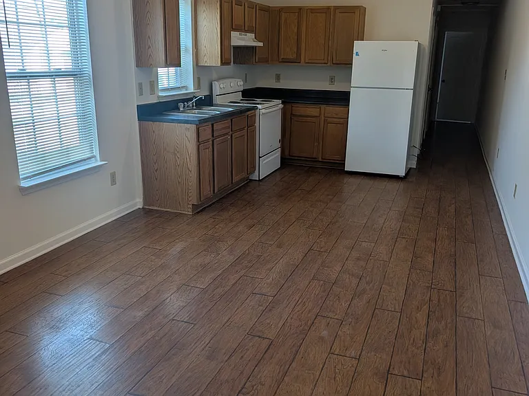 1523 Gordon St — Photo 4