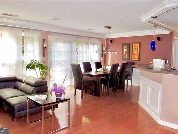 3rd image of 315 Balaban Cir