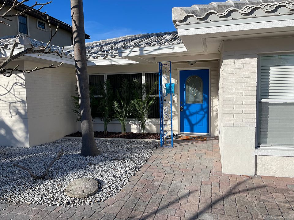 1st image of 110 Bayside Dr