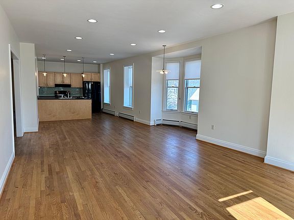 2nd image of 368 Grant St #1