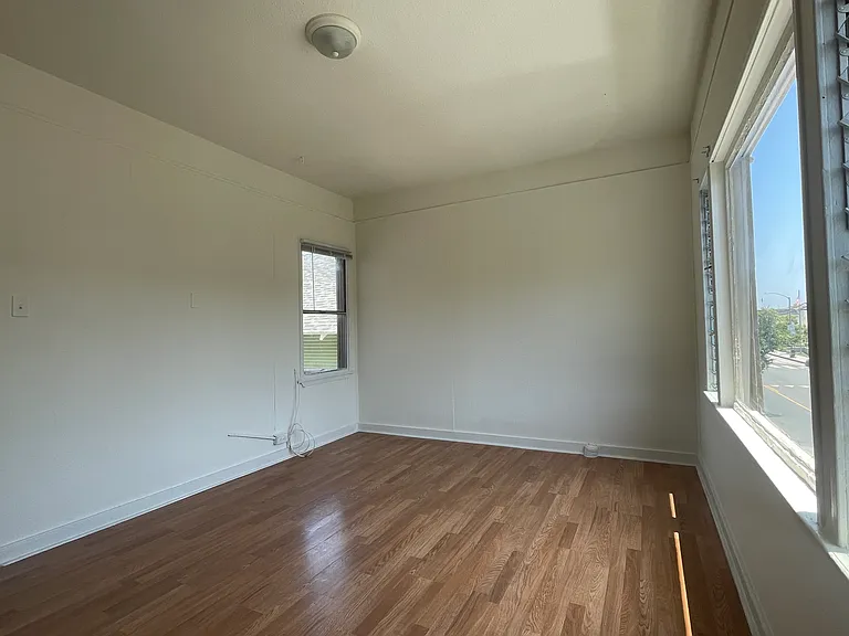 939 E 4th St #2 — Photo 8