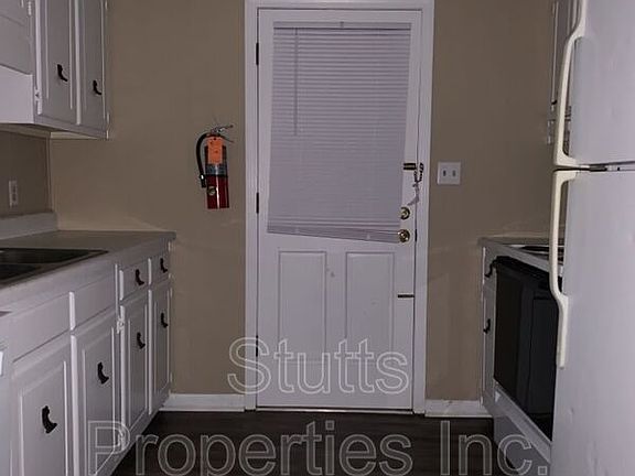 3rd image of 1825 Darby Dr APT F-8