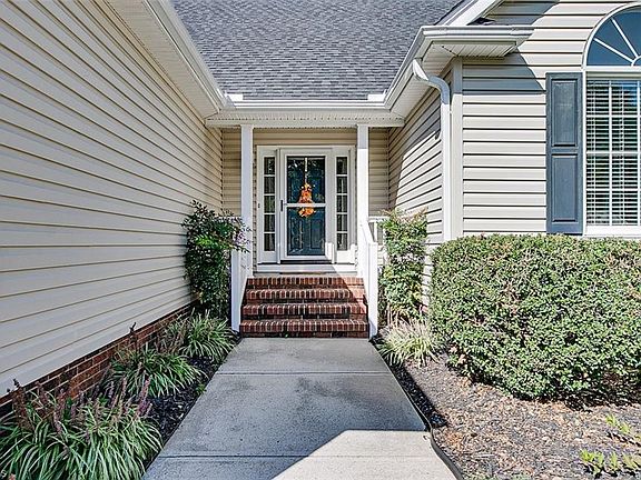 3rd image of 2871 Kamerin St