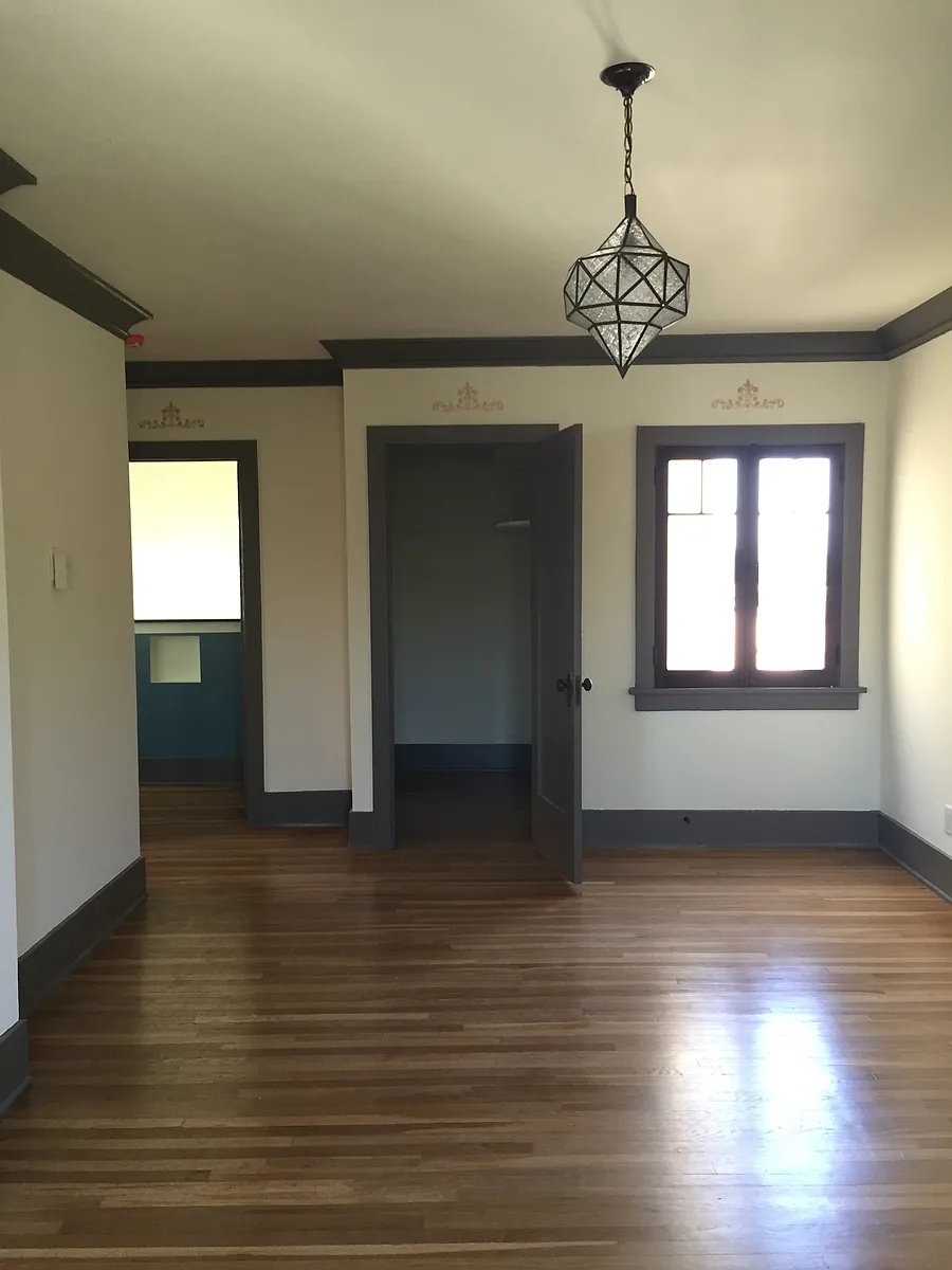 living room with large closet - 630 N Virgil Ave #630