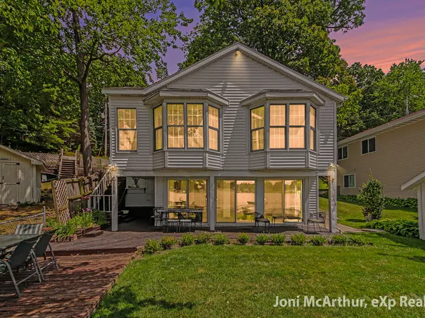 11613 Orchard Park Dr NE, Sparta, MI 49345