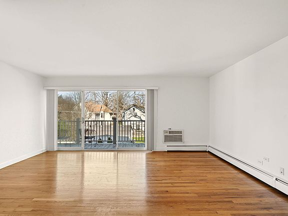 5th image of 81 6th Ave APT 202
