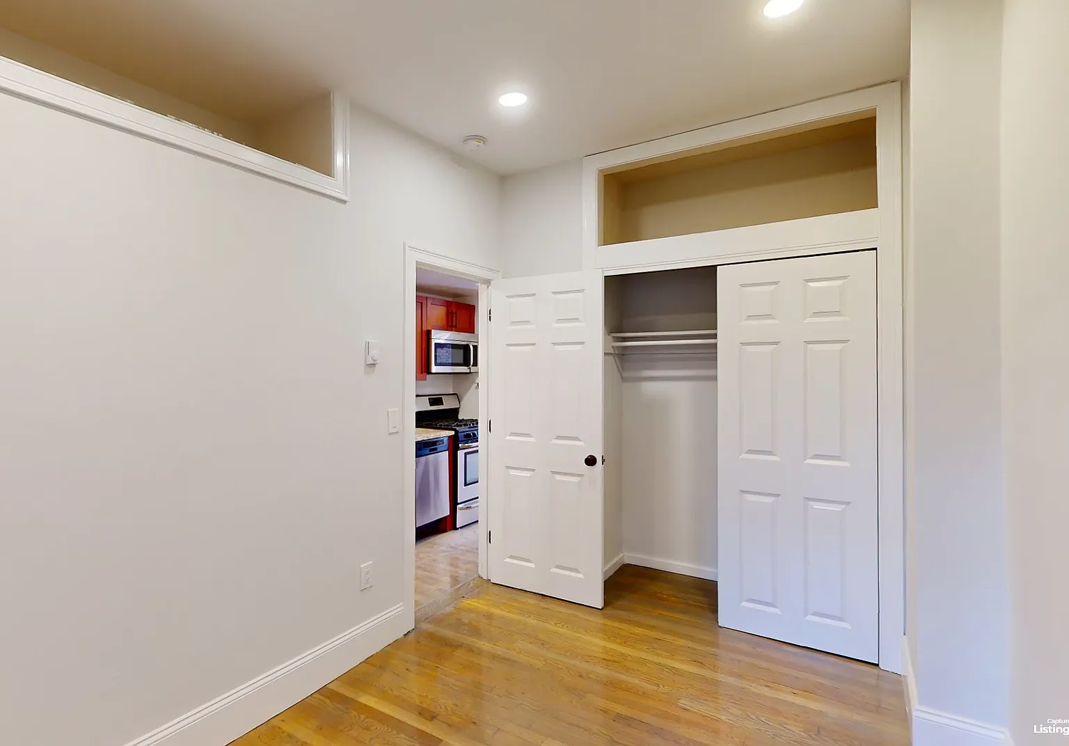 2 bed, 999 sqft, $4,050 — Photo 2