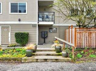 9056 Mary Ave NW APT 302, Seattle, WA 98117