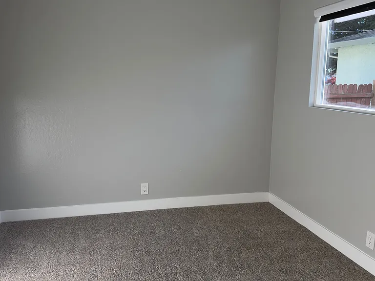 3293 Roland Dr — Photo 9
