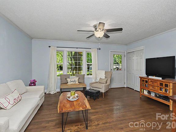 4th image of 2515 Carroll St