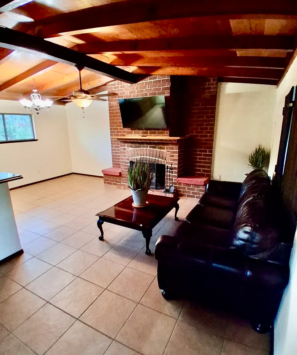 2 bed, 1200 sqft, $1,795 — Photo 4