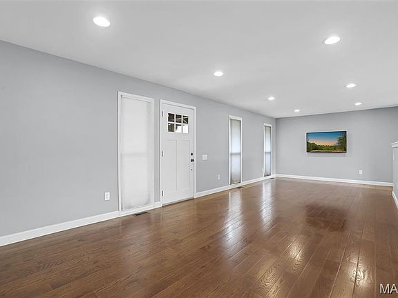 4th image of 12026 Foxpoint Dr