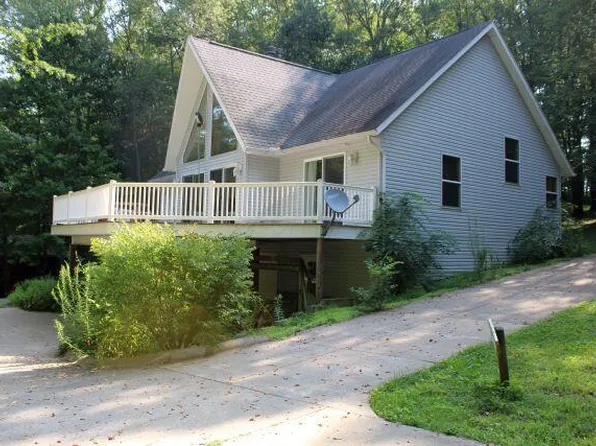 24678 Deal Rd, Gambier, OH 43022