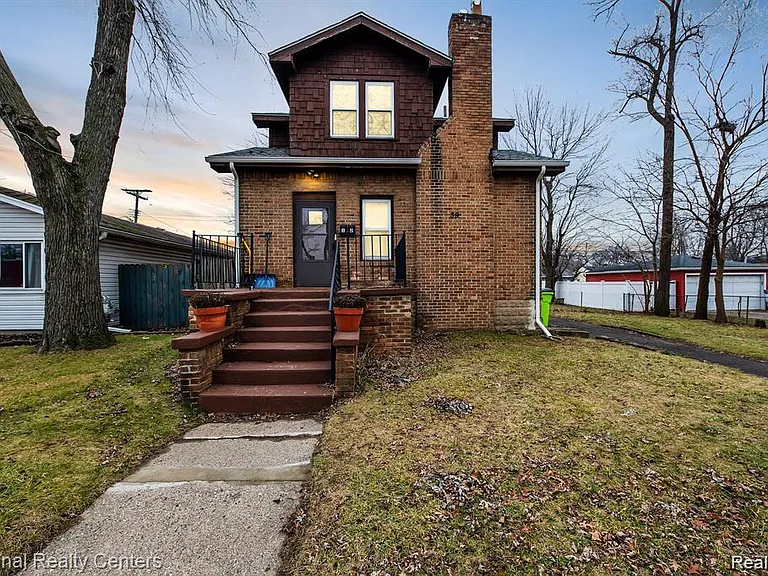 39 E Brockton Ave — Photo 3