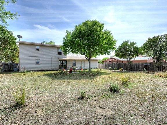 5th image of 807 Tamworth Dr