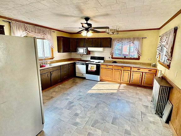 2nd image of 1619 Powell Ave