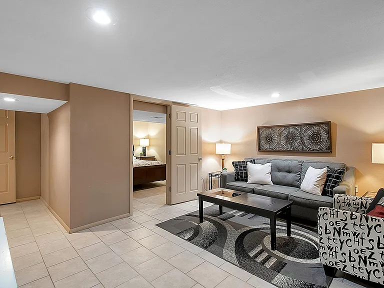 531 S Volutsia Ave — Photo 11