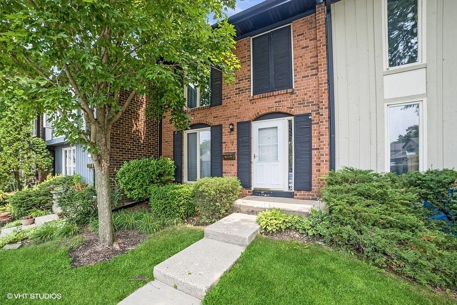 1st image of 10 Garden Crescent Ct
