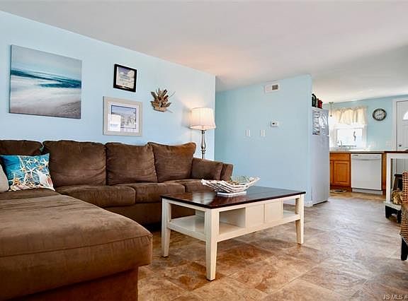 3rd image of 508 Engleside Ave Unit 1