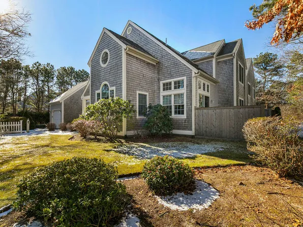 85 Blue Spruce Way, Mashpee, MA 02649