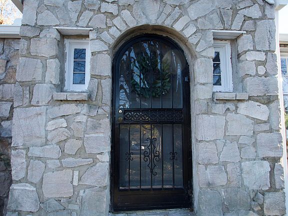 4th image of 952 Oglewood Ave