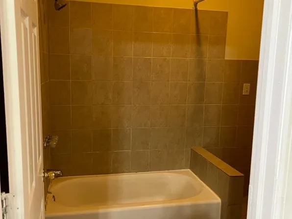 235 E 35th St #2R, Chicago, IL 60616