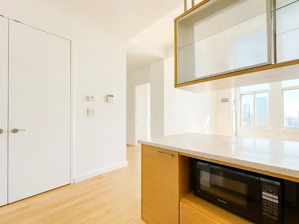 85 Adams Street image 5 of 16