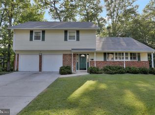 8300 Oakford Dr, Springfield, VA 22152