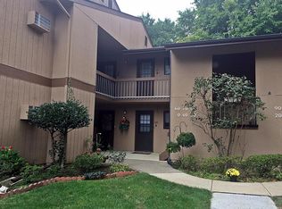 70 Hancock Ct, Red Bank, NJ 07701