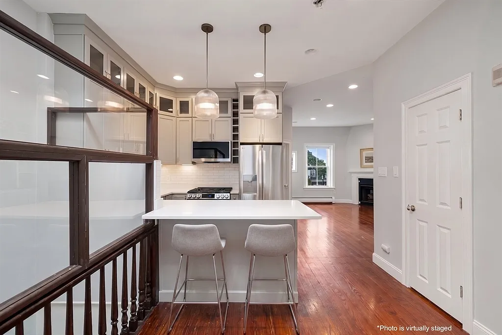 2 bed, 1.5 bath, 980 sqft, $4,800 — Photo 2