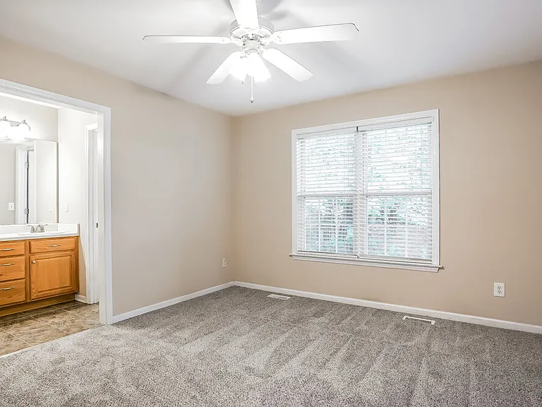621 Groveton Trl — Photo 9