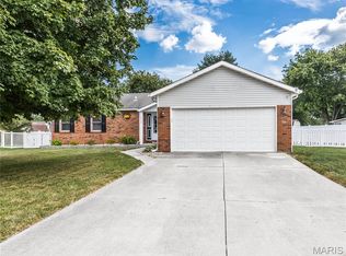 905 Andra Dr, Maryville, IL