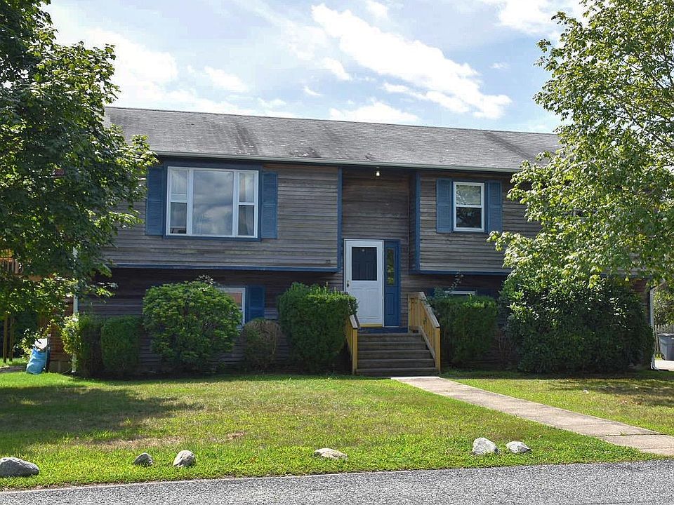 1st image of 10 Melville Ln