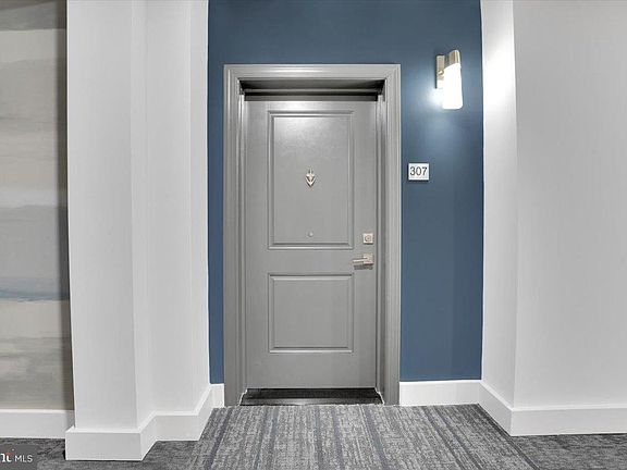 3rd image of 3927 Fair Rdg Dr #307