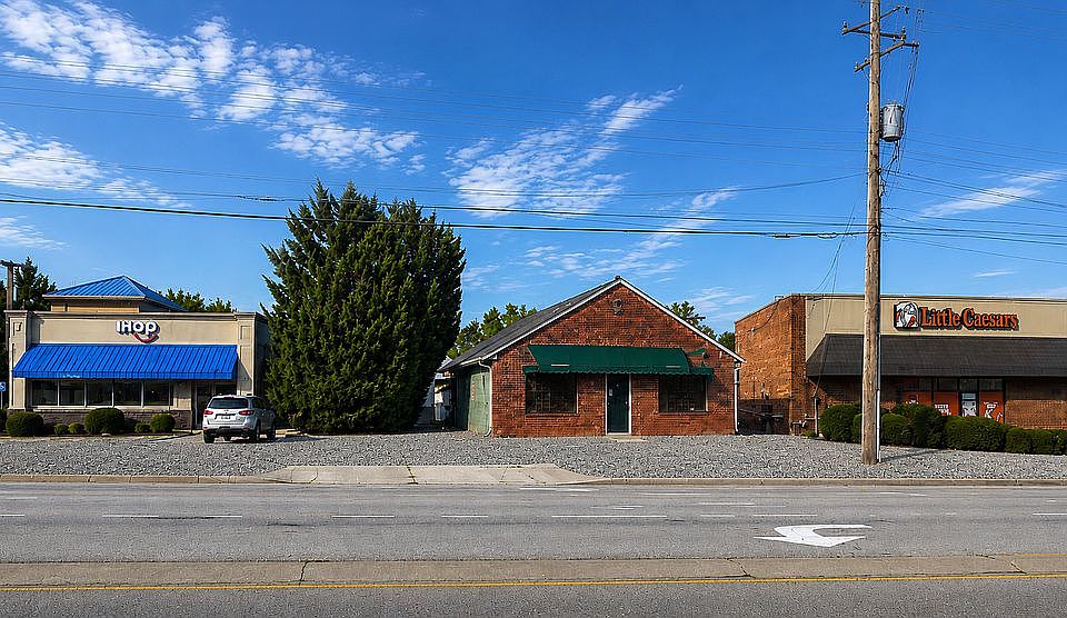  Prime Commercial Location