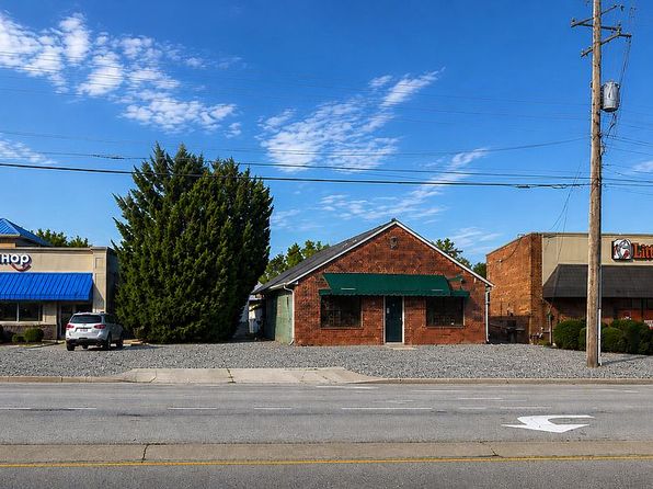 2206 N Main St