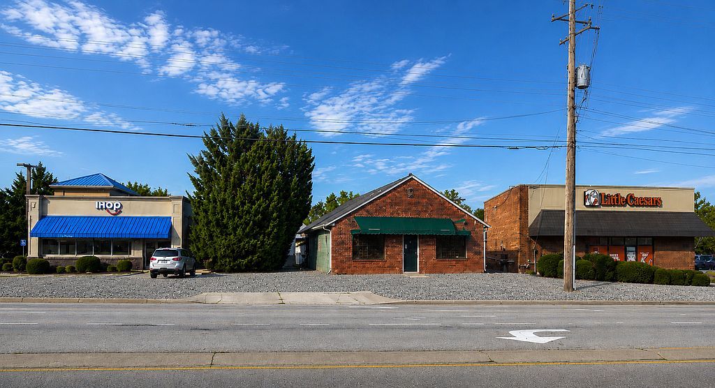 2206 N Main St - Property Image
