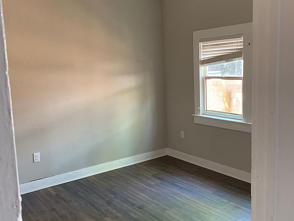 3rd image of 903 N Sky Dr