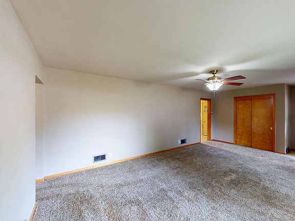 4th image of 204 Fairview Dr