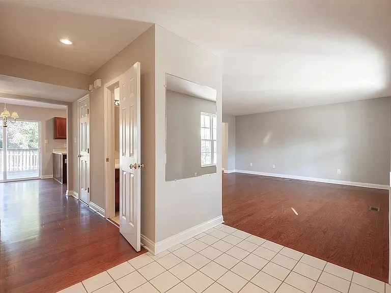 3816 S Claybridge Dr — Photo 4