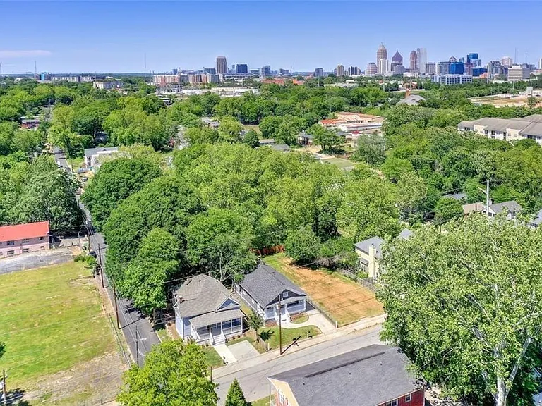 679 Jones Ave NW — Photo 3