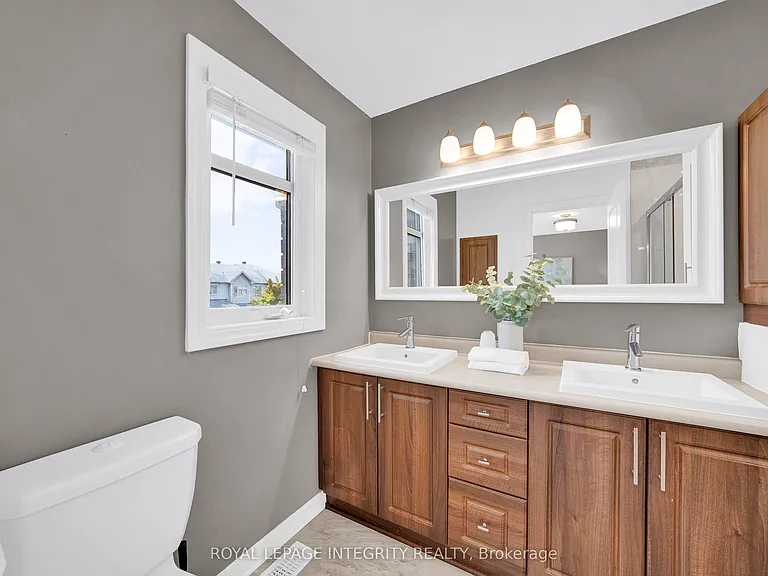 114 Hawkeswood Dr — Photo 30