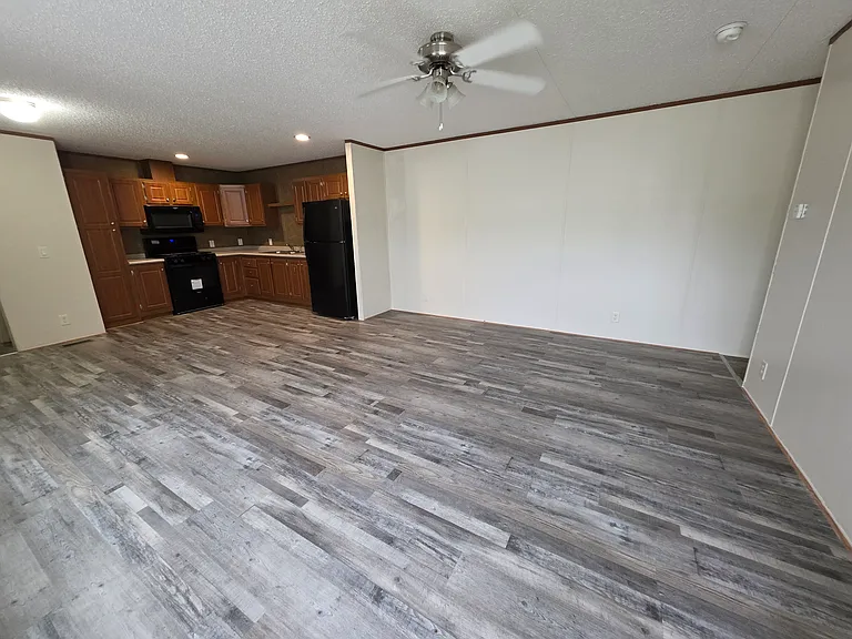 108 Ashford Dr — Photo 3