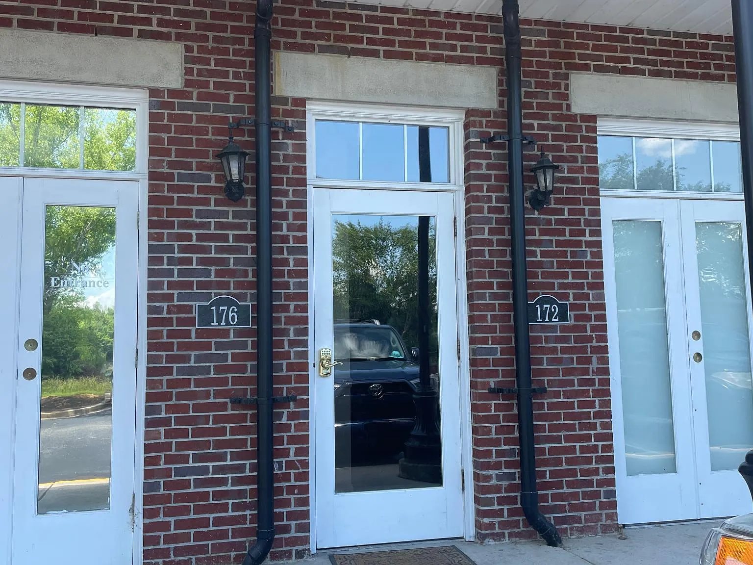 2 bed, 1200 sqft, $2,300 — Photo 2